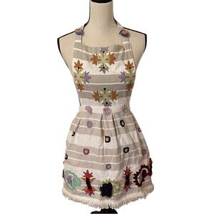 Anthropologie Heavy Cotton Kitchen Apron Floral Embroidery EUC Ties Neck Waist